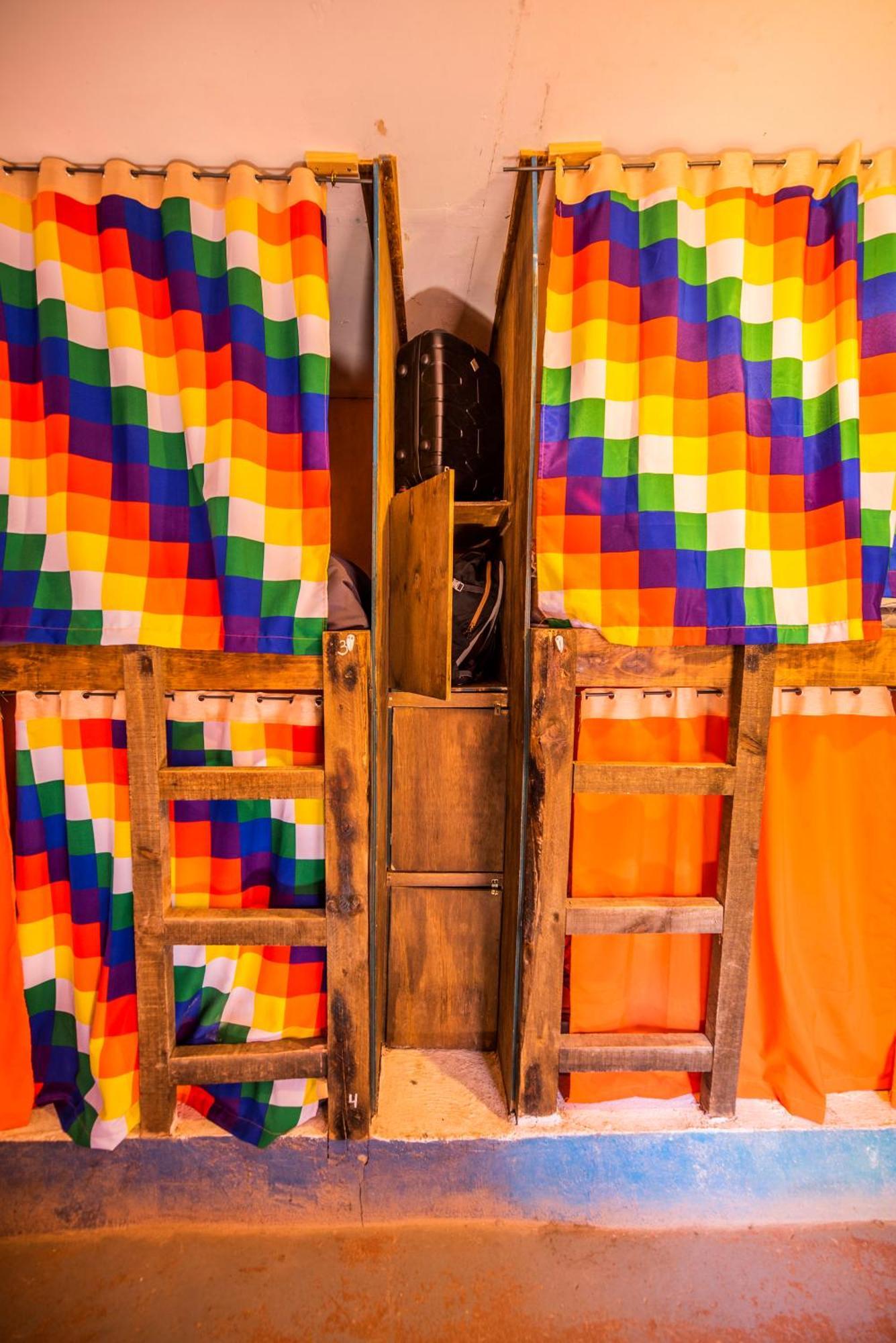 Cama de Solteiro em Dormitório com 10 Camas